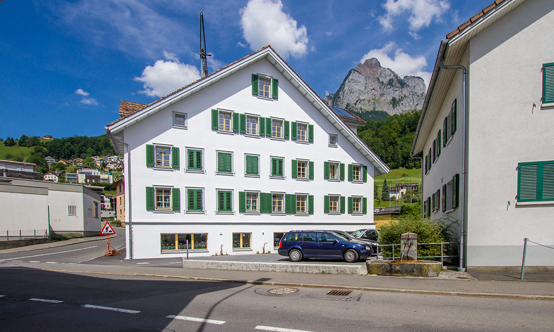 referenz-objekt-truetsch-fenster-ag-ibach-schwyz-eichhorn-2