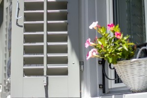 holz-jalousien-lamellen-truetsch-fenster-ag-ibach-schwyz